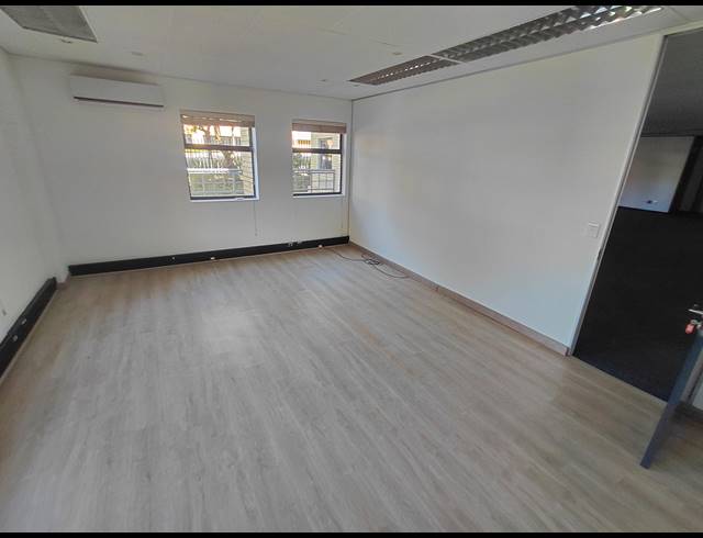 5,745M² OFFICE FOR SALE IN BRYANSTON